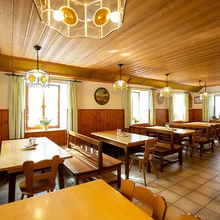 Und Goettler Josef Hotel